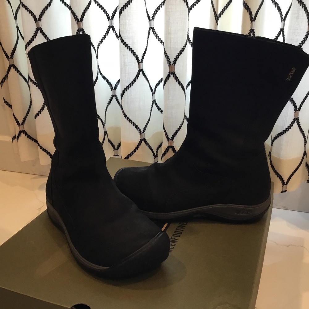Keen size 8 boots